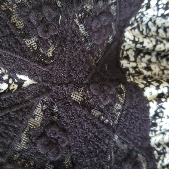 Lane Bryant black & white Cap sleeve top Black lace trim Size 22 NWT - Picture 8 of 15